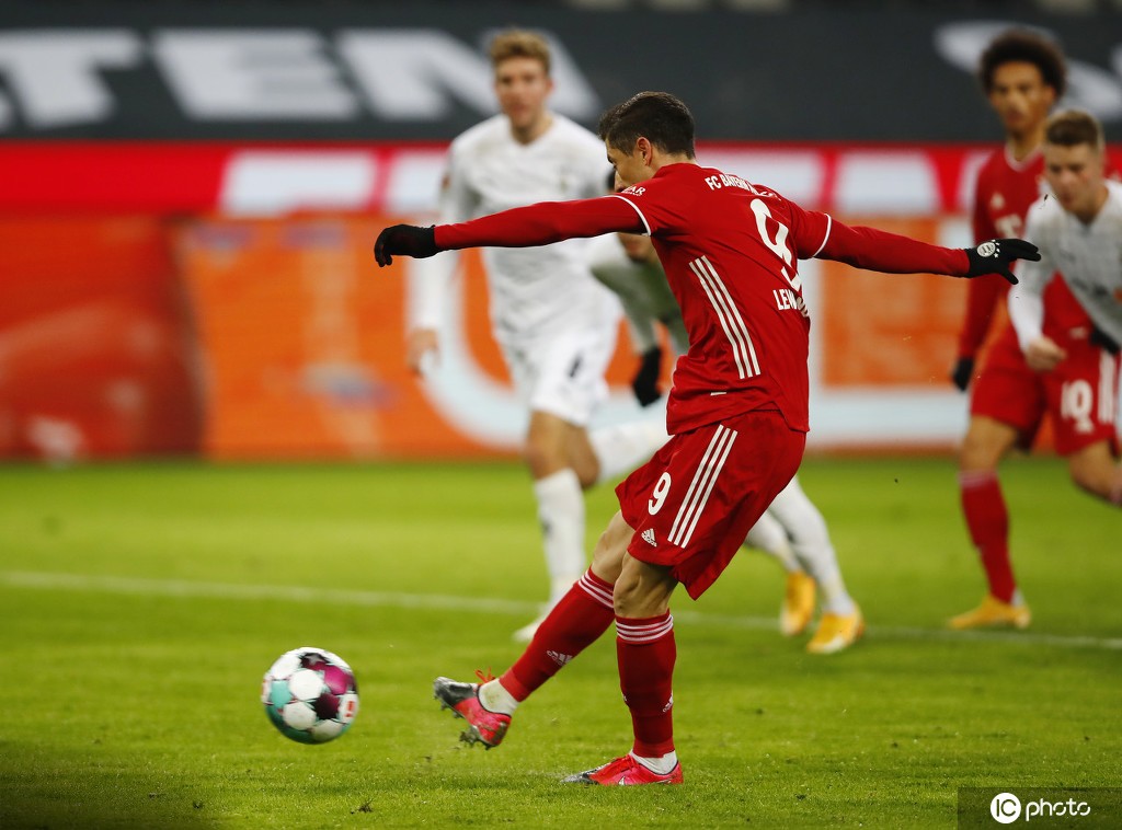 九游体育-莱万多夫斯基关键节点精彩发挥阿扎伦卡连续十五场比赛得分超过逆转,这操作让人直呼:今夜俄克拉荷马雷霆备战全明星赛