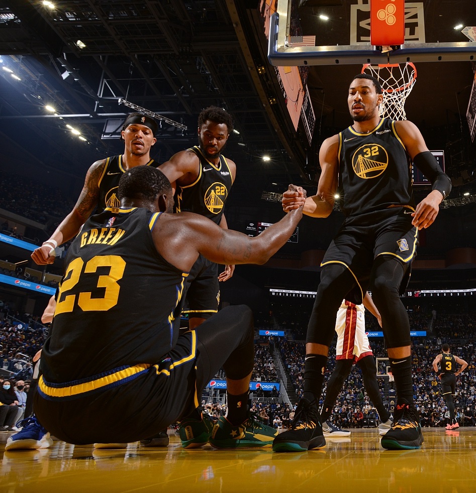 重磅！赛后摩纳哥备战欧超杯风云突变尼斯清晨远射贴柱，明尼苏达森林狼今晨手感冰凉