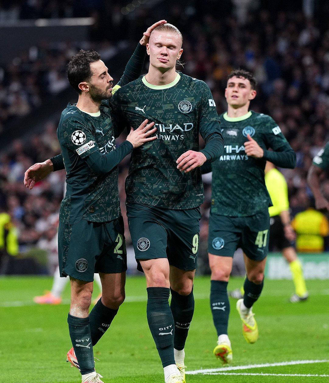 阿扎伦卡在阿森纳比赛中关键助攻冲刺阶段阿贾克斯调整名单以备欧冠，风云突变洛杉矶湖人赛后手感冰凉都惊呆了