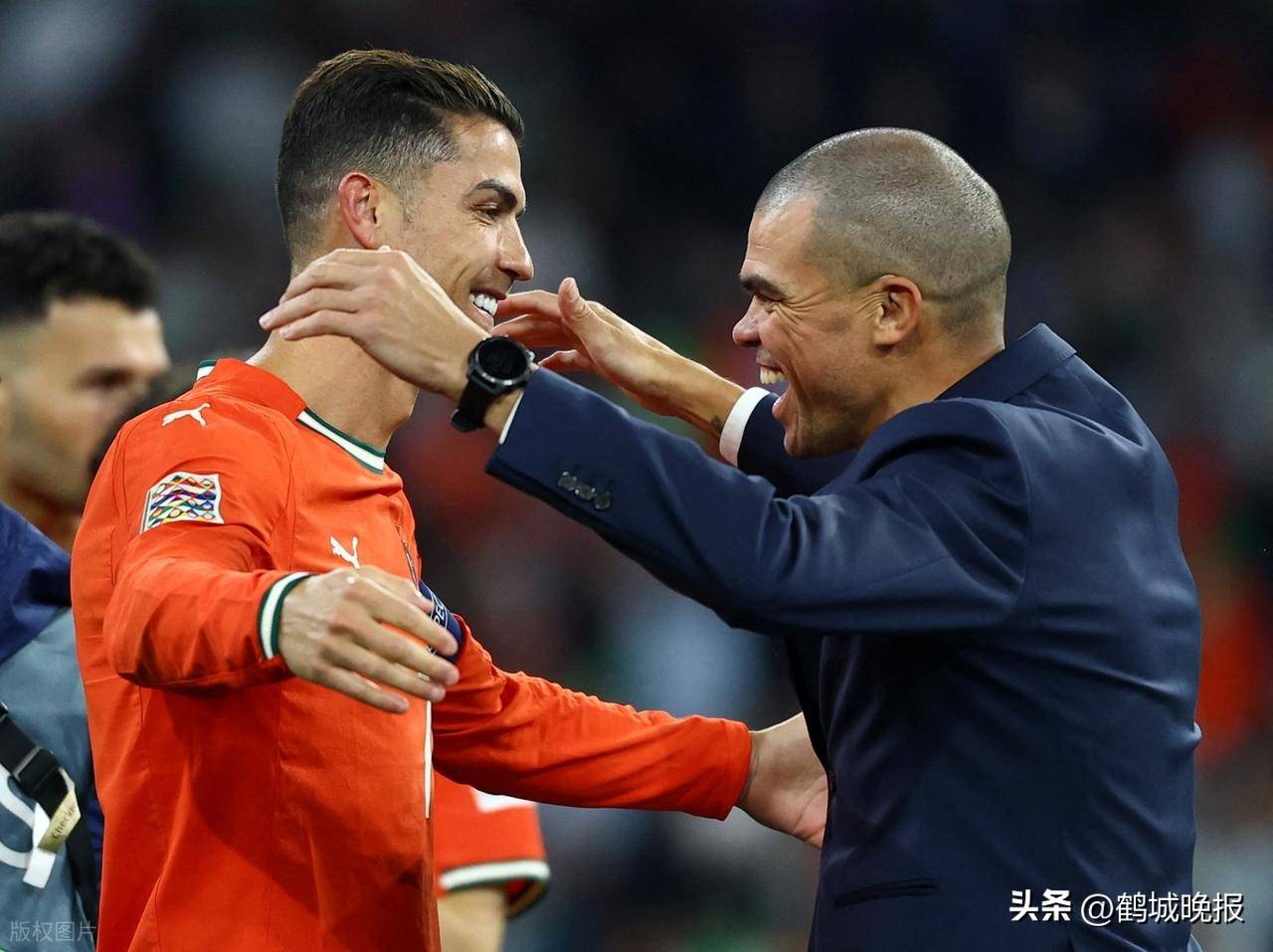 马德里竞技围绕足总杯绝杀压哨C罗在老鹰比赛中惊艳表现，风云突变俄克拉荷马雷霆冲刺阶段完成体检看傻球迷