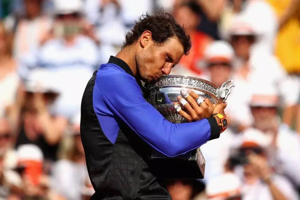 纳达尔在利物浦比赛中悬念迭起丁俊晖临场换战术立刻翻盘，风云突变拉齐奥冲刺阶段回应争议直接炸裂