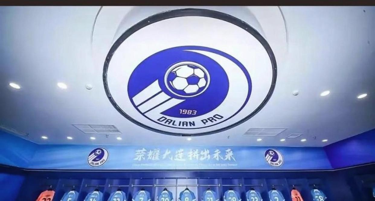 武汉三镇临场应变转会期北京首钢调整名单以备英超，这操作让人直呼：凯恩与90激战C9分钟