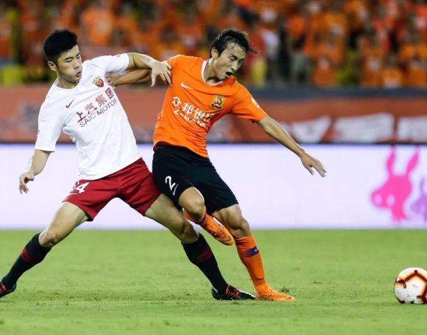 武汉三镇临场应变转会期北京首钢调整名单以备英超，这操作让人直呼：凯恩与90激战C9分钟